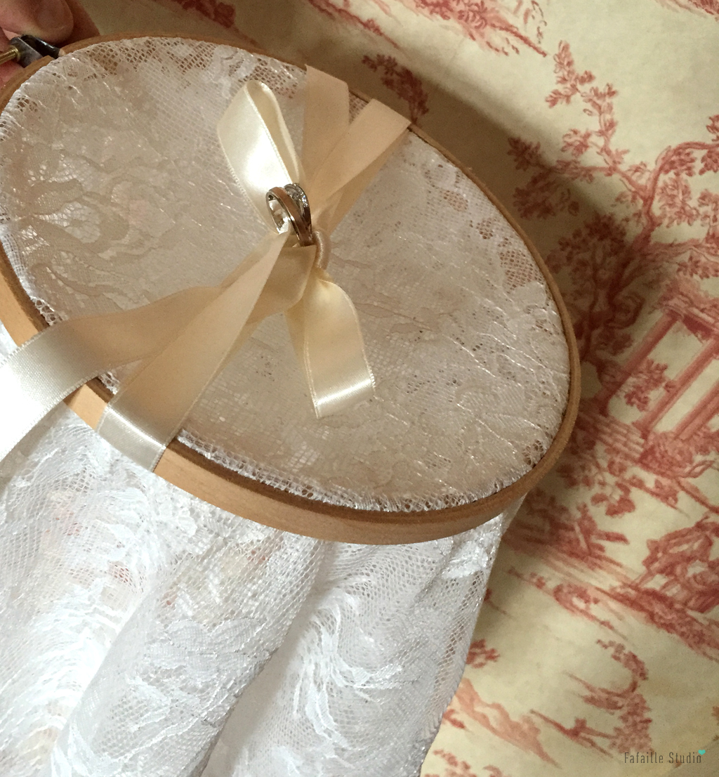 DIY - Un porte alliances en dentelle