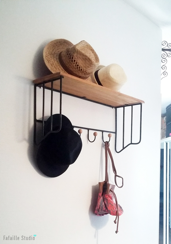 Un porte manteau vintage dans mon entrée