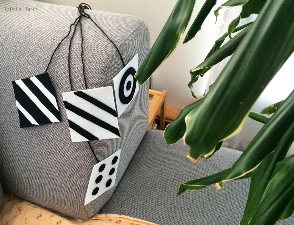 DIY mobile de Munari Montessori