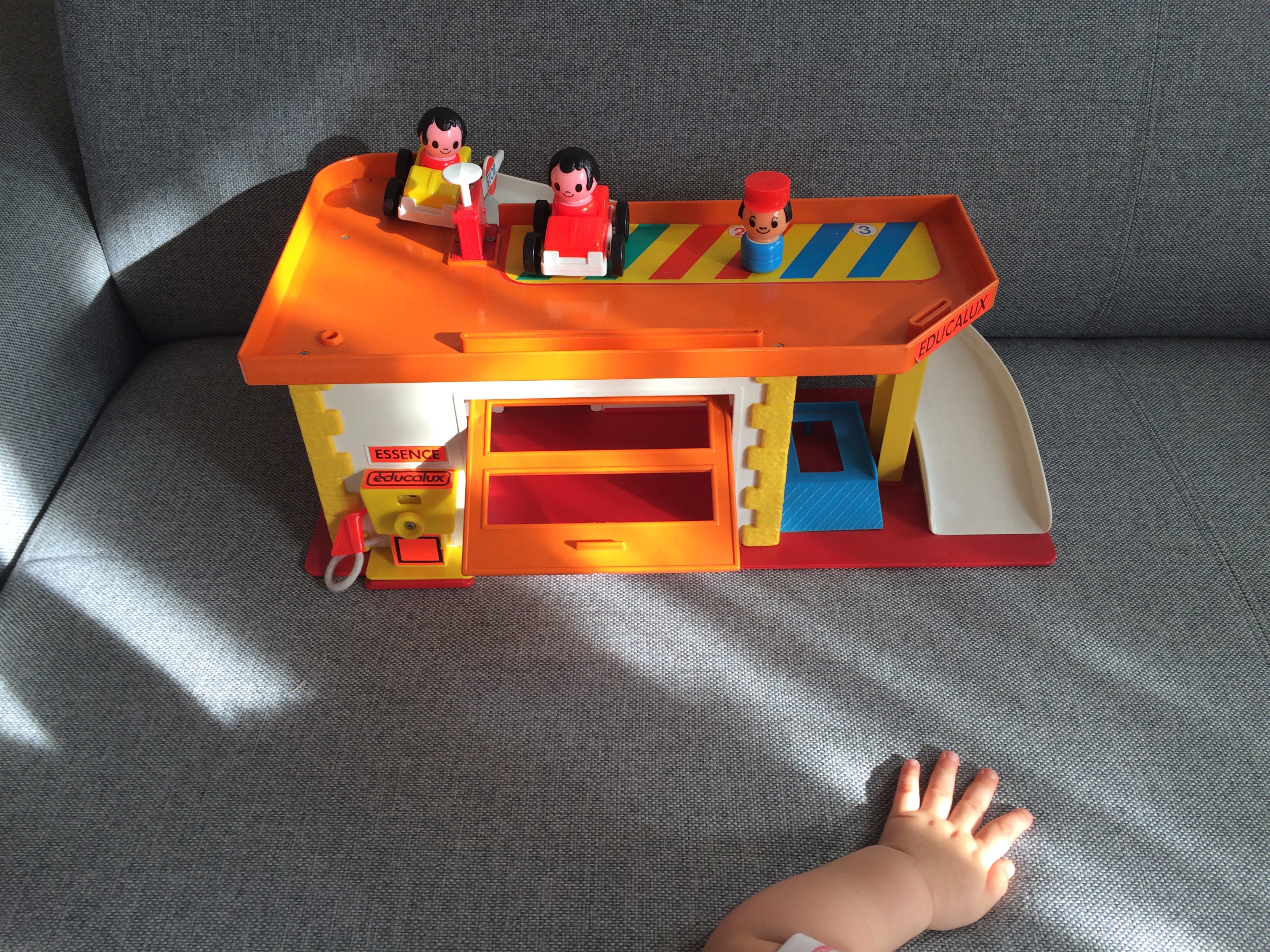 Garage Educalux vintage chiné pour ses 1 an